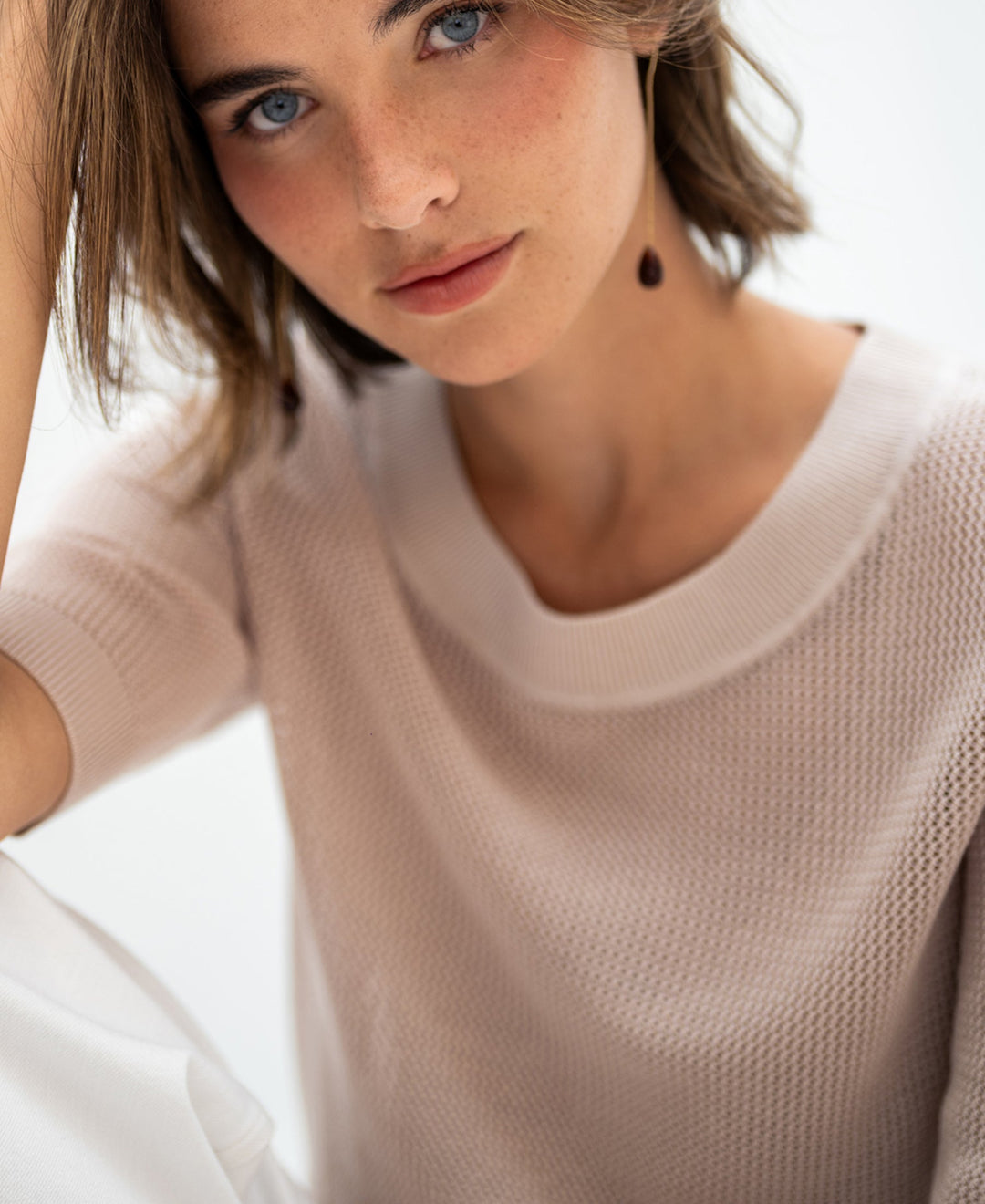 LE NANCY Seiden-Mesh-Pullover in Licht Sand