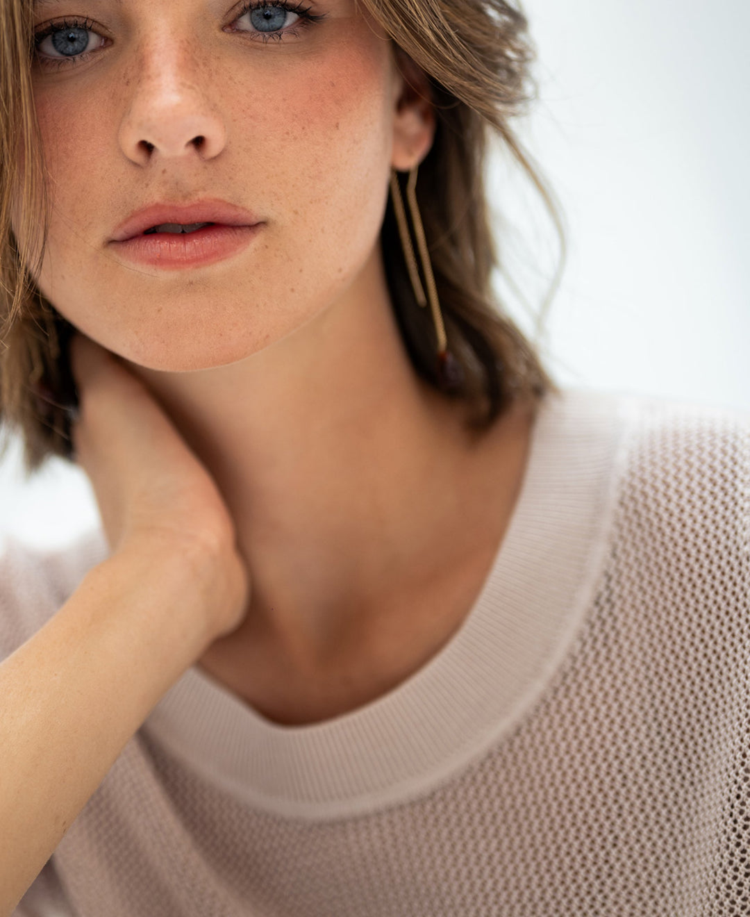 LE NANCY Seiden-Mesh-Pullover in Licht Sand