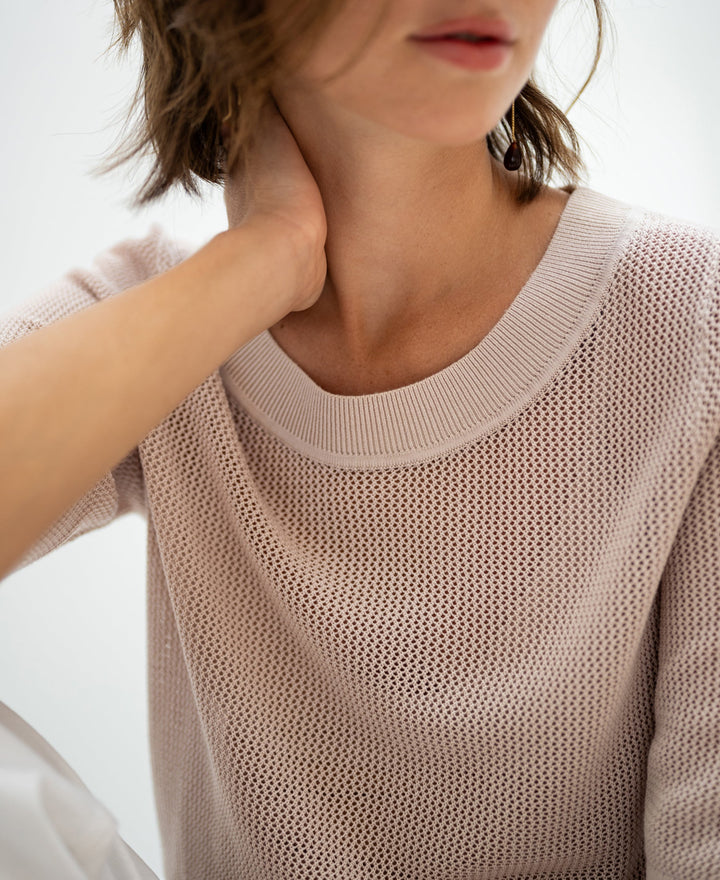 LE NANCY Seiden-Mesh-Pullover in Licht Sand