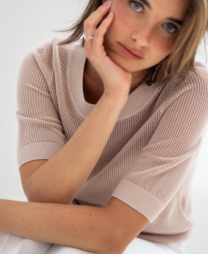 LE NANCY Seiden-Mesh-Pullover in Licht Sand