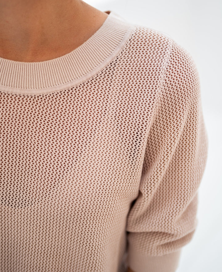 LE NANCY Seiden-Mesh-Pullover in Licht Sand